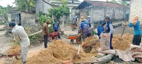 Kades Mochamad Ali Mansyur Wujudkan Mimpi Warga Lewat Bedah Rumah