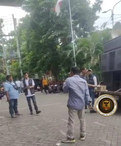 Puluhan Wartawan Surabaya Geruduk Kantor Satpol PP, Tuntut Keadilan