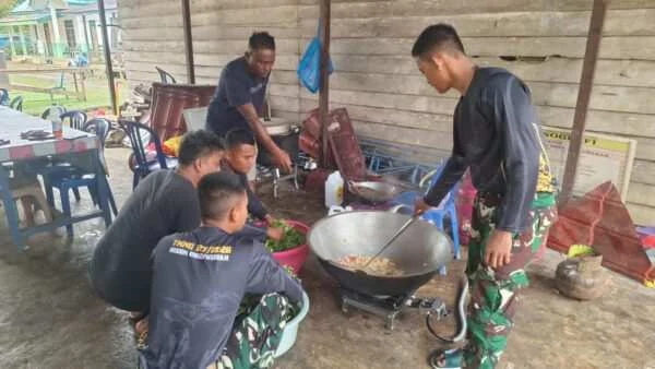 Dapur Umum TMMD Ke-127 Jadi Penopang Semangat Personel di Kampung Linggang Amer