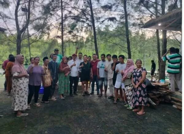 Pengusaha Muda Revan Putra Bangsawan Bersama Istri Bagikan Paket Daging Sapi Jelang Ramadan 1447 H di Bolsel.