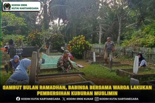 Sambut Bulan Ramadhan, Babinsa Bersama Warga Lakukan Pembersihan Kuburan Muslimin