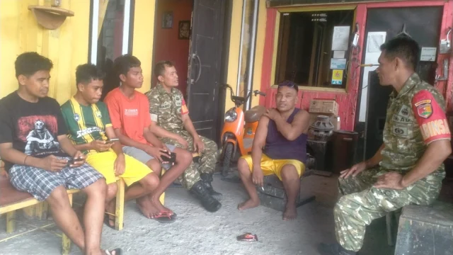 Lindungi Hutan Dan Lahan, Babinsa Koramil 1505-05/Sofifi Sosialisasi Karhutla kepada Warga