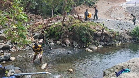 Warga Antusias Bersihkan Sungai Yamboi, Sumber Air Bersih Bagi Masyarakat