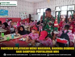 Pastikan Kelayakan Menu Makanan, Babinsa Sumber Sari Dampingi Penyaluran MBG