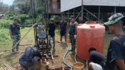 Dan SSK TMMD Wiltas Ke-127 Pimpin Tahap Pengeboran Sumur Bor Bersama Warga di Kampung Tering Lama
