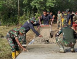 Dan SSK Kapten Inf Firdaus Turun Langsung Bantu Semenisasi Jalan di Kampung Linggang Amer