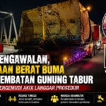 Tanpa Pengawalan, Truk Pengangkut Baket Alat Berat Diduga Langgar Prosedur Saat Melintasi Jembatan Gunung Tabur, Warga Desak Aparat Bertindak