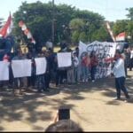 Warga Konarom Barat Desak Bupati Copot Sangadi, Dugaan Perselingkuhan Jadi Sorotan