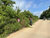 Wujudkan Lingkungan Sehat, Babinsa dan Warga Kompak Gelar Gotong Royong