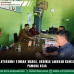 Pererat Silaturahmi dengan Warga, Babinsa Lakukan Komsos Bersama Pamong Desa