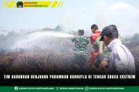 Tim Gabungan Berjuang Padamkan Karhutla di Tengah Cuaca Ekstrem