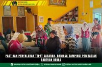 Pastikan Penyaluran Tepat Sasaran, Babinsa Dampingi Pembagian Bantuan Beras