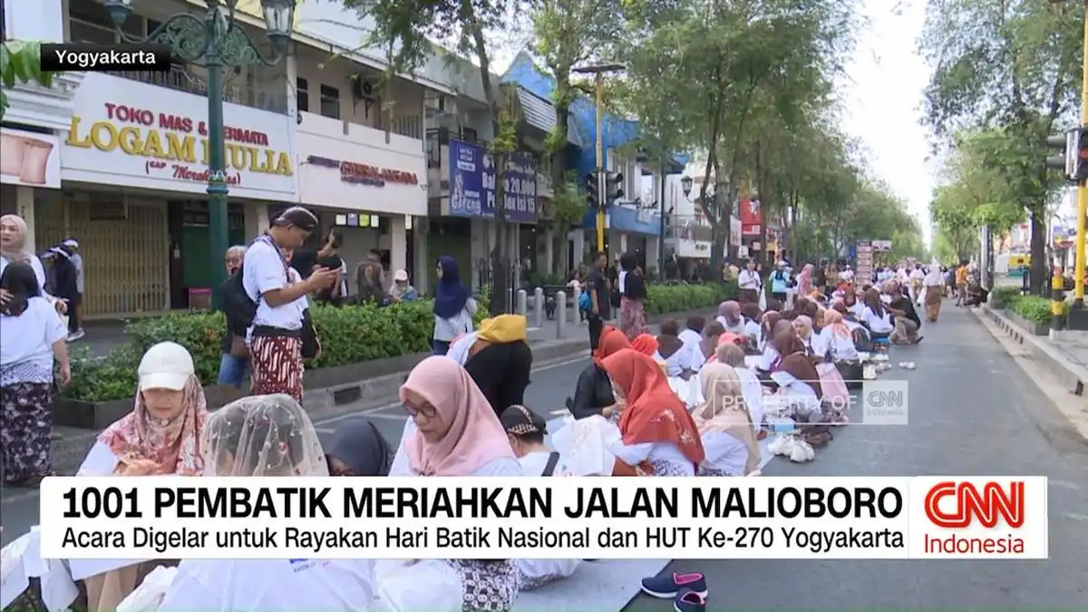 Seribu Satu Pembatik Duduk Berjajar di Jalan Malioboro