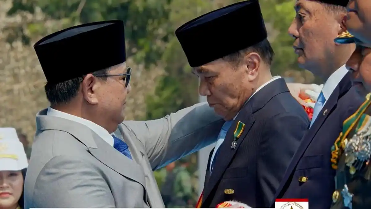 Djamari Chaniago Menerima Bintang Mahaputera Adipurna Setelah Mengakhiri Tugas sebagai Menko Polkam