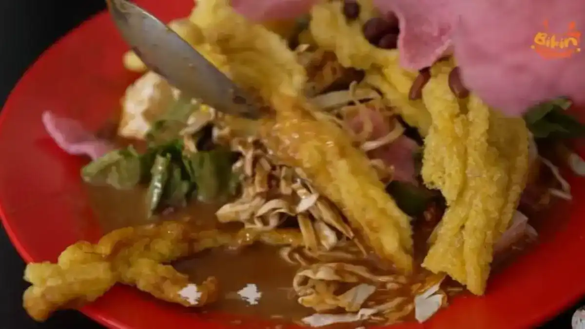 Menelusuri Kuliner Legendaris Rawamangun: Sarapan Ketupat Sayur hingga Bakso Gepeng