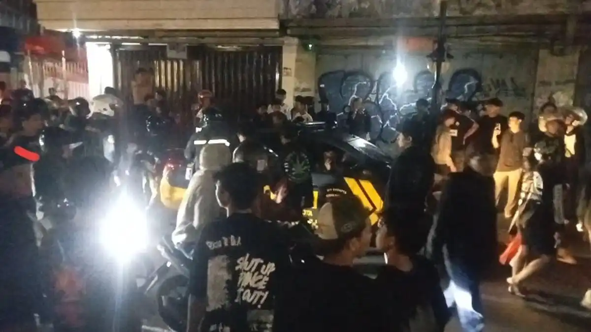 Kerumunan Warga Bubarkan Dugaan Pelecehan terhadap Perempuan di Cikole