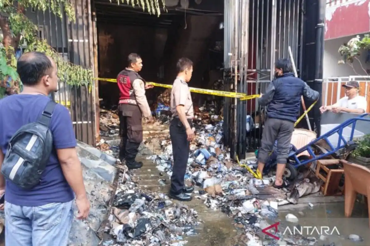 Rangkaian Kebakaran Rumah-Gudang Obat di Matraman yang Merenggut Dua Nyawa