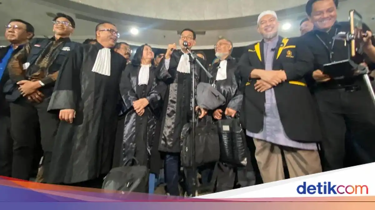 MK Tak Temukan Bukti Gibran Tamat SMA, Denny Indrayana: Tak Bisa Maju di 2029