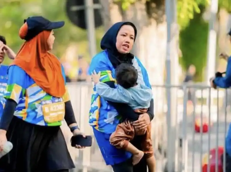 Ibu Gendong Anak Saat Lari 5K di Surabaya, Dokter Soroti Risiko Keselamatan