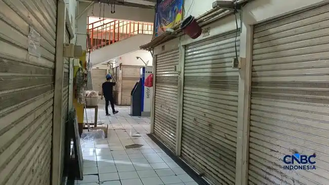 Pasar Nangka Bungur Lengang, Aktivitas Jual Beli Justru Ramai di Tepian Jalan