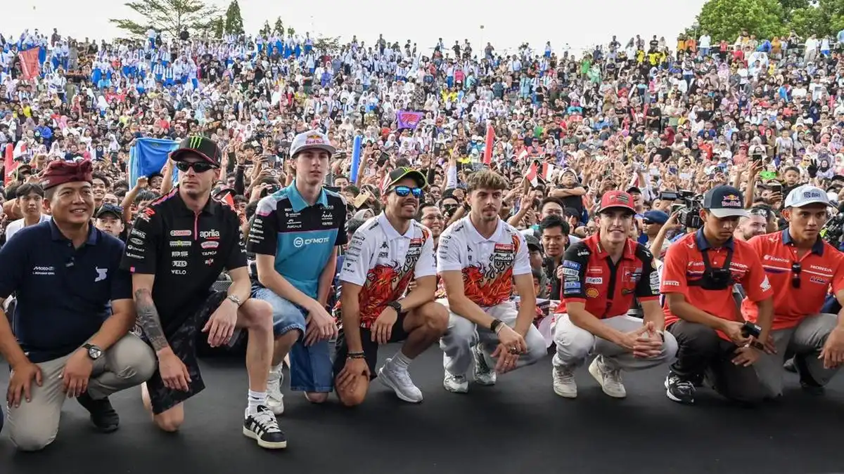 Antusiasme Warga Mataram Iringi Konvoi Pembalap MotoGP 2026