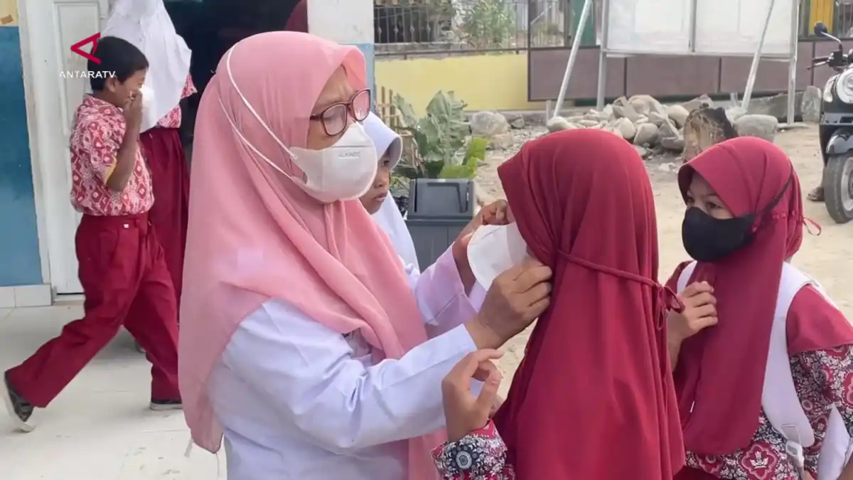 Dua Sekolah Dasar di Palu Berlakukan Masker untuk Hadapi Kabut Asap