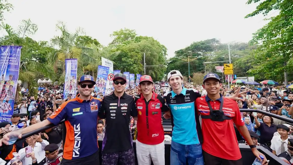 Semarak Parade MotoGP 2026 di Mataram, Warga NTB Sambut Langsung Para Pembalap Dunia