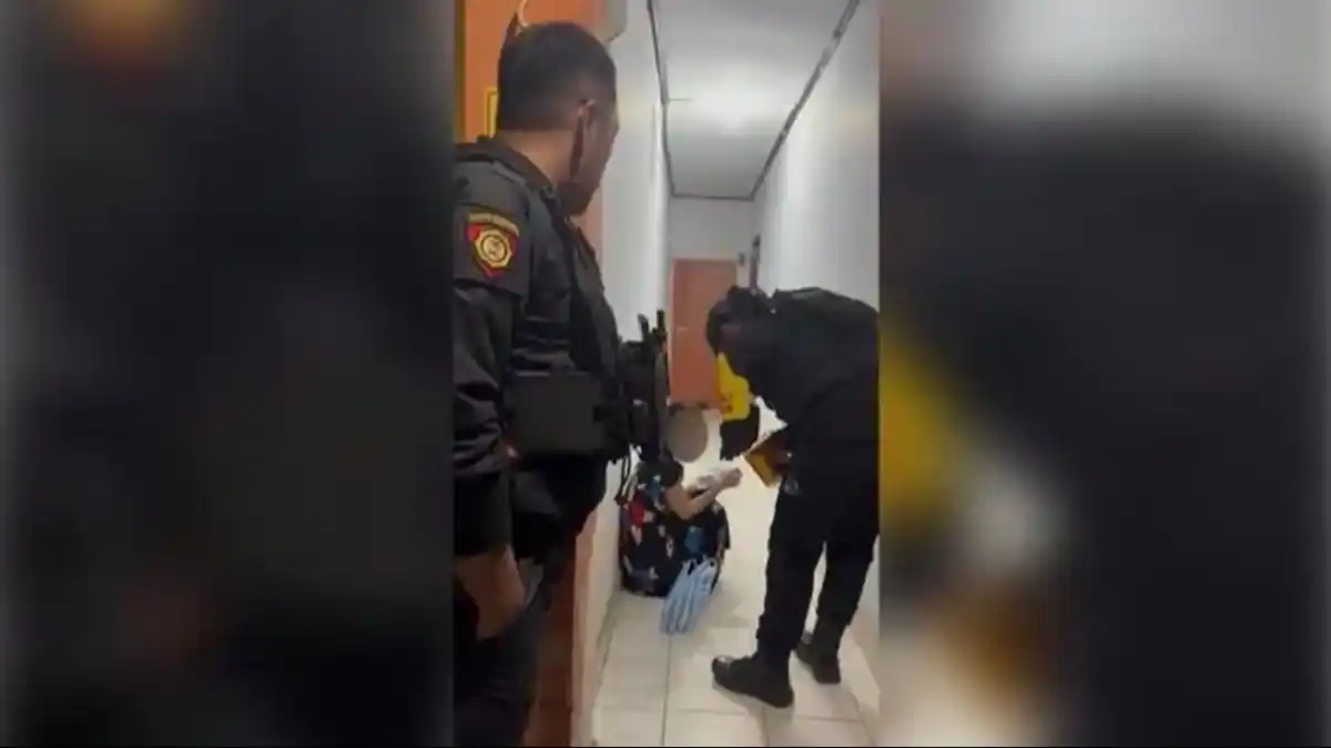 Polisi Polda Sultra Bantu Wanita yang Sakit Maag pada Dini Hari di Kendari