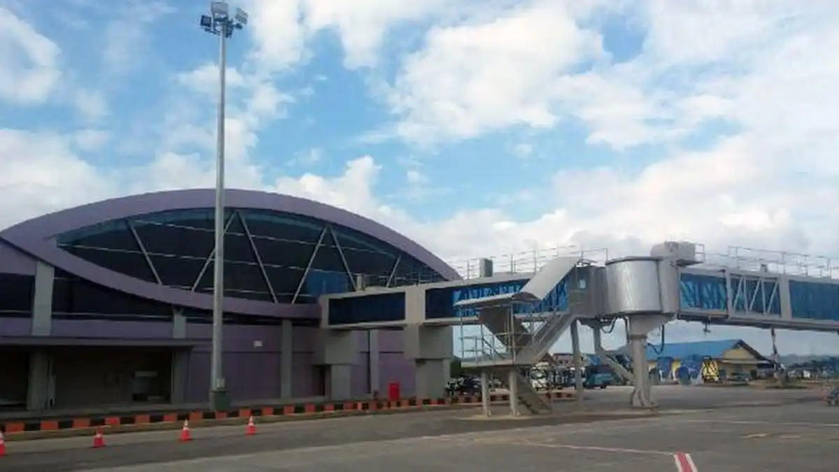 Kabut Asap Membatasi Operasional Penerbangan di Sorong