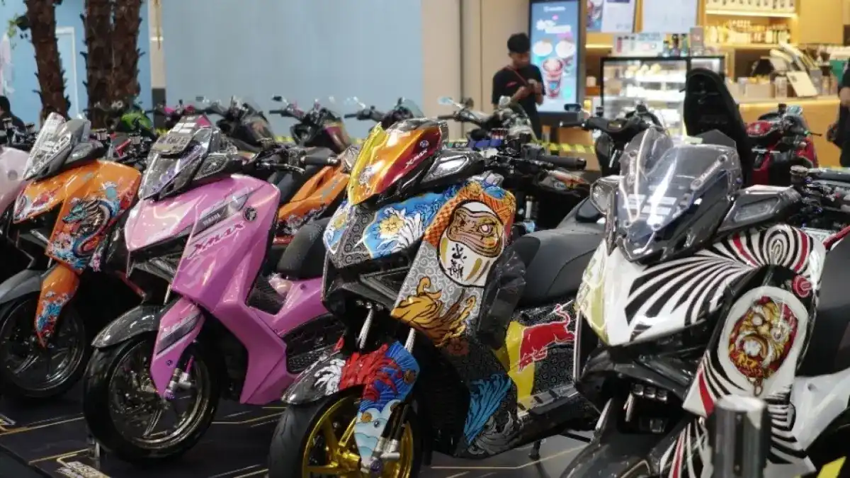 Panggung Kreasi Maxi Yamaha di Makassar Menampilkan Aerox Drag Style hingga XMAX Single Suspension