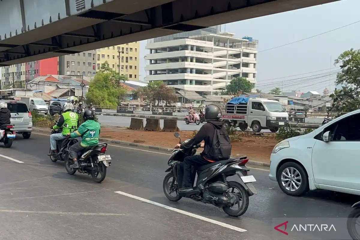 Penanganan Pemotor yang Melintas di Taman Kolong FO Pesing Diperkuat