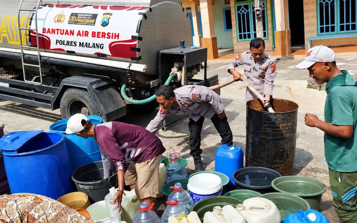 Polres Malang Salurkan 35 Ribu Liter Air untuk Warga Terdampak Kekeringan