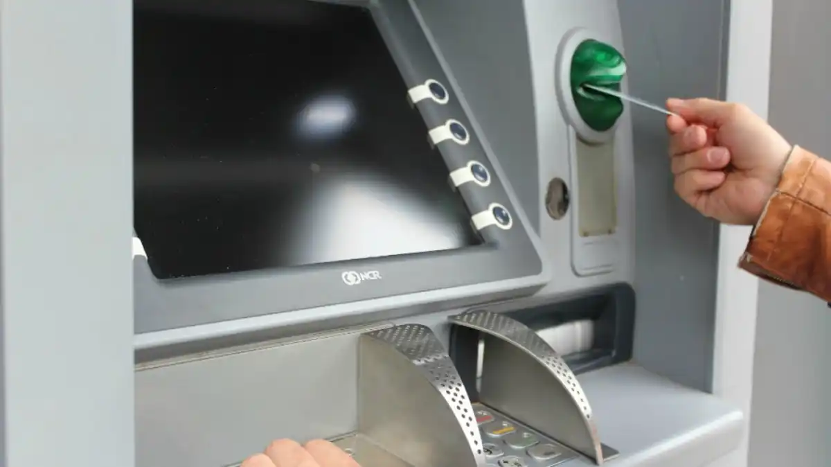 Rekaman ATM Ubah Arah Dugaan Hilangnya Rp4,5 Juta di Surabaya