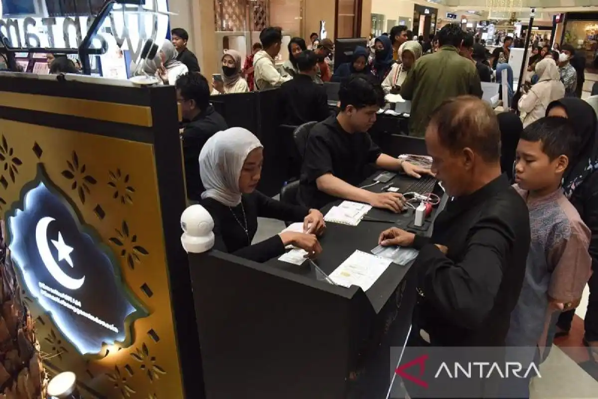 Harga Emas Antam Tembus Rp2,572 Juta per Gram pada Jumat
