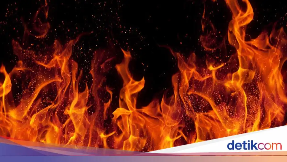 Kebakaran Rumah Makan Padang di Rawamangun, Satu Pekerja Terluka Bakar