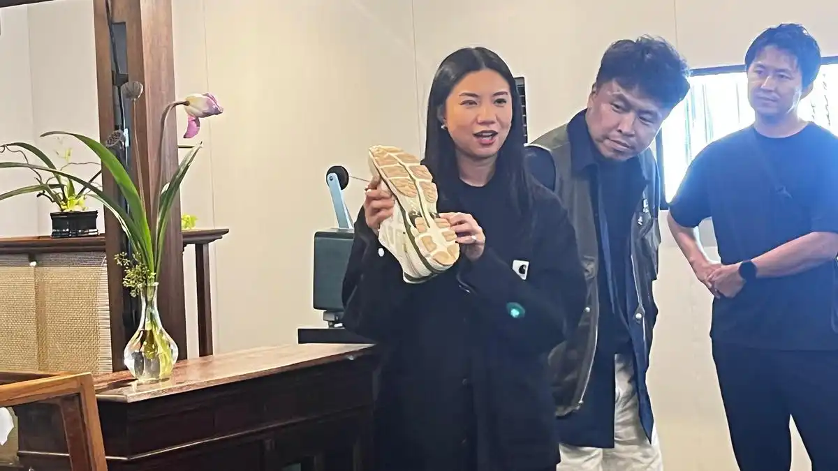 Pandan, Kepulauan, dan Bahasa Urban dalam Kolaborasi Sneaker ASICS x atmos