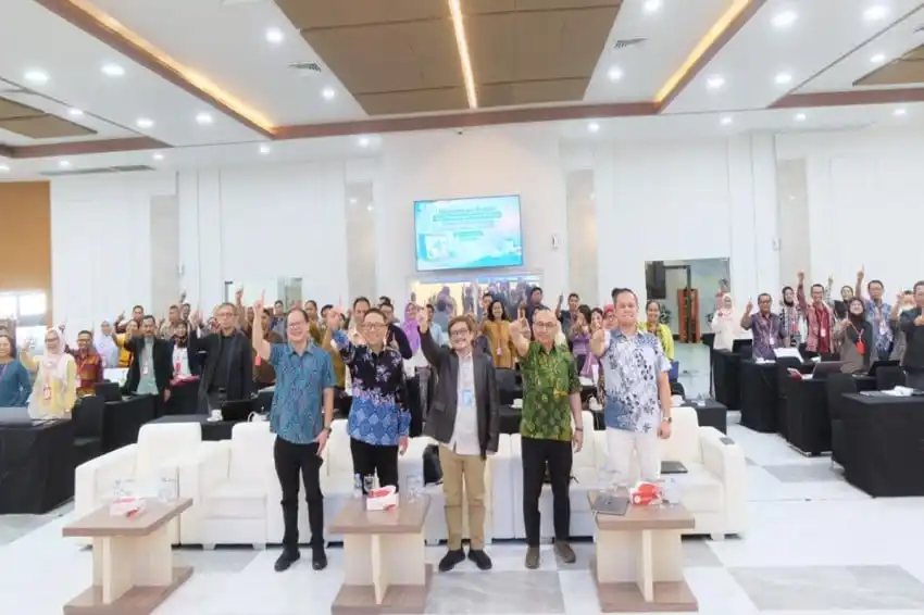 Kemdiktisaintek Evaluasi Kemajuan Publikasi Ilmiah Peserta InCamp 2026 di Surabaya