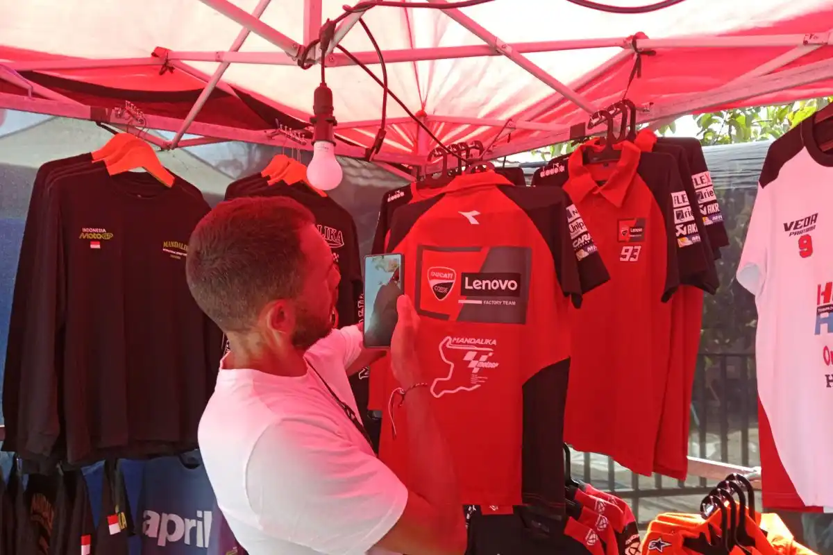 Merchandise MotoGP Indonesia 2026 Mulai Diburu Penonton di Mandalika