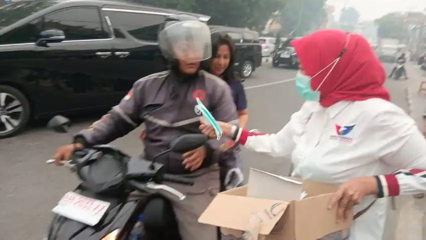 Perindo Jambi Salurkan Masker untuk Warga di Tengah Dampak Kabut Asap Karhutla