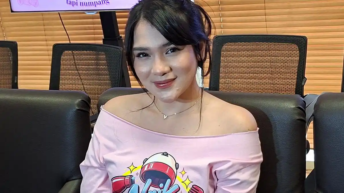 Davina Karamoy Tampilkan Dialek Betawi sebagai Hairstylist dalam Film Naik Level