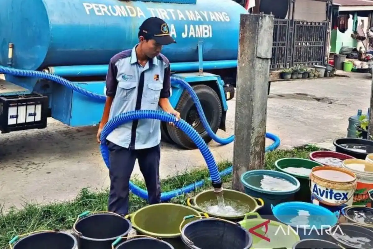 Kemarau Ekstrem, Pemkot Jambi Salurkan 1,9 Juta Liter Air Bersih